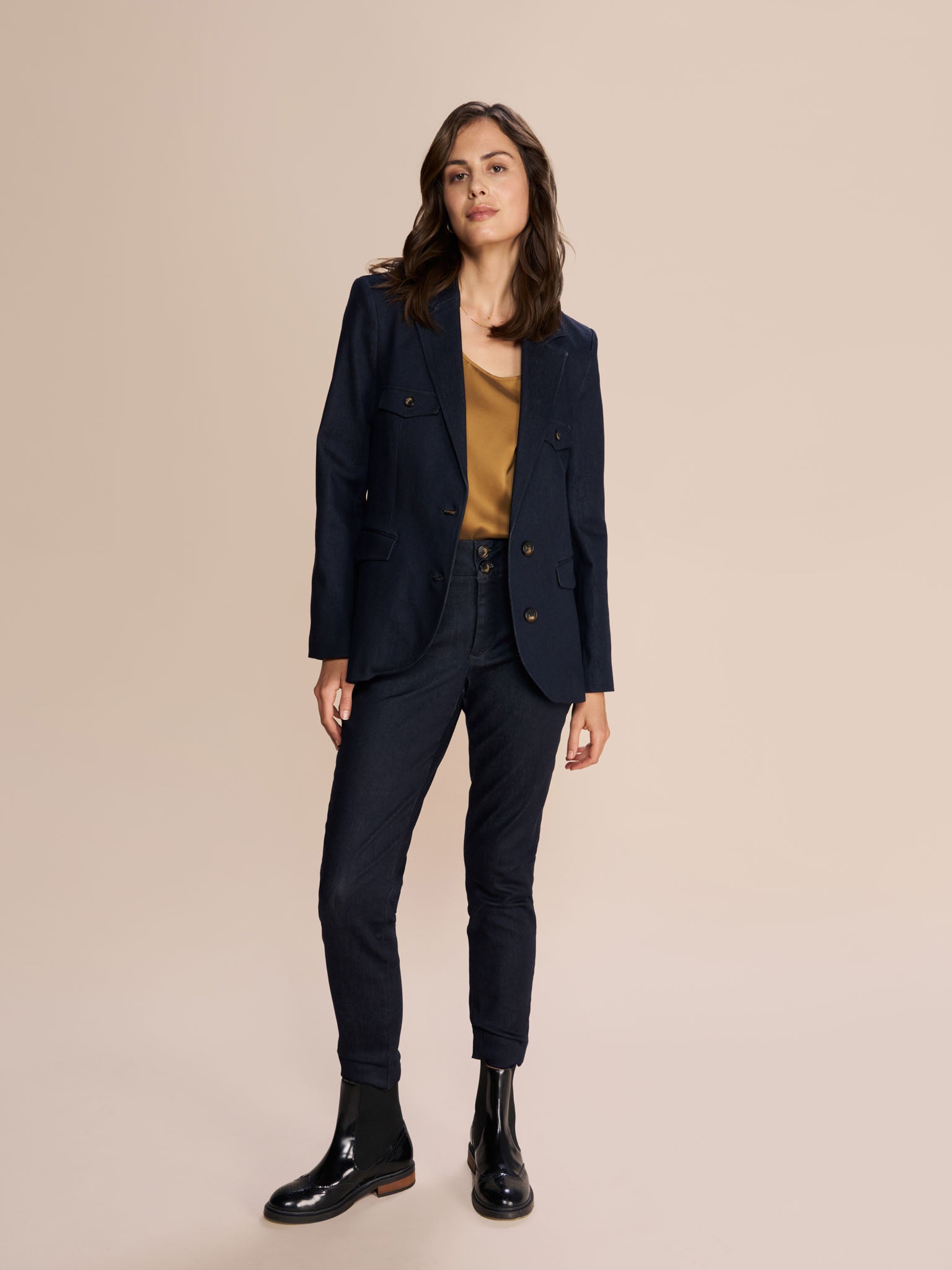 Modelshot / Dark Blue / Detail